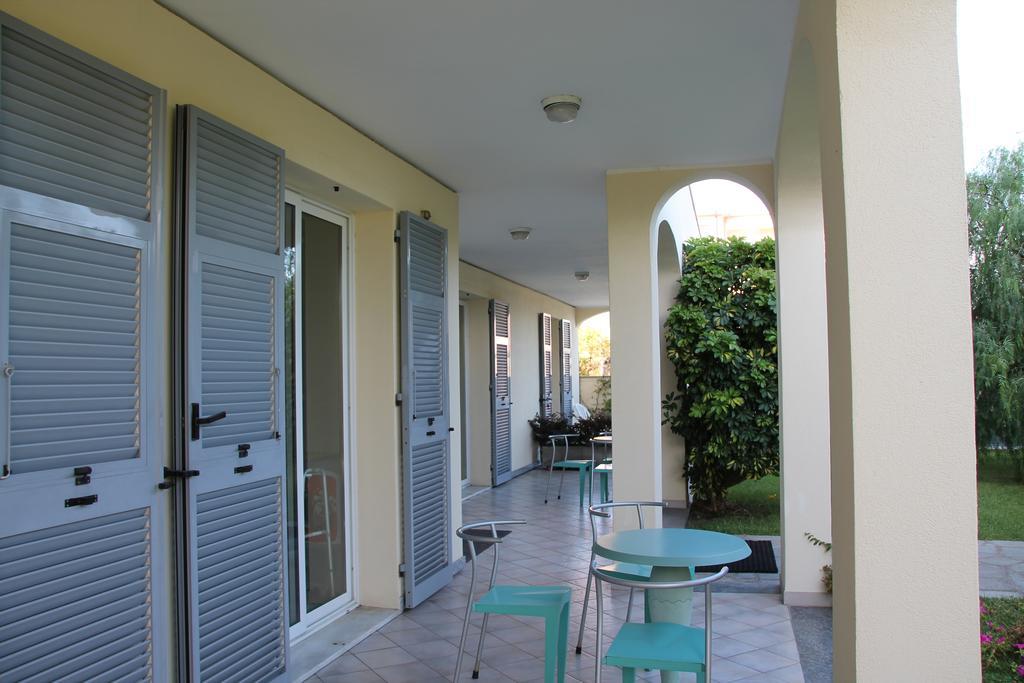 Residence Villa Carmen Fronte Mare A 50 Mt Pietra Ligure Quarto foto