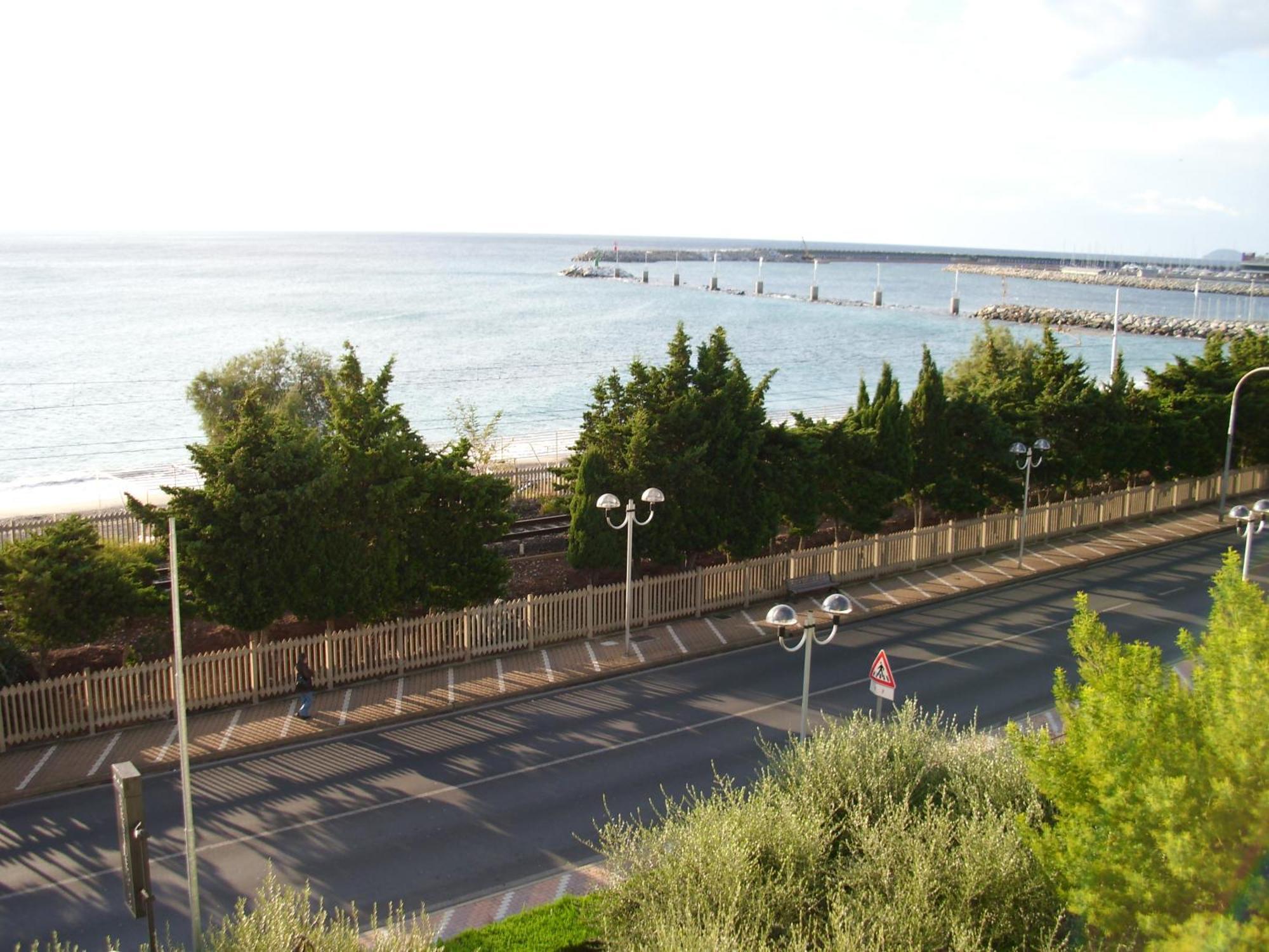 Residence Villa Carmen Fronte Mare A 50 Mt Pietra Ligure Exterior foto