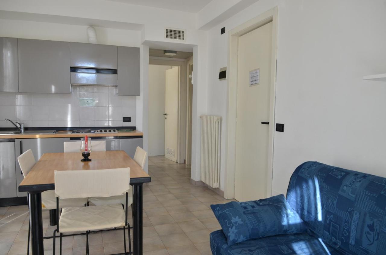 Residence Villa Carmen Fronte Mare A 50 Mt Pietra Ligure Exterior foto